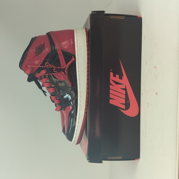Jordan 1 Retro High OG Patent Bred shoes - Picture 2 of 16